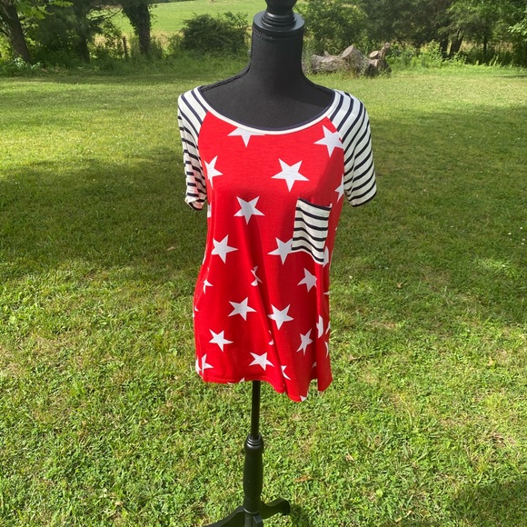 Red star top - Picture 1 of 2